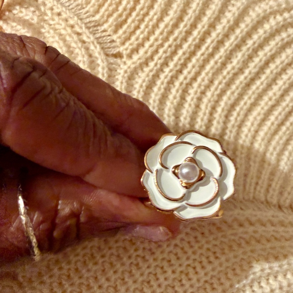 4 Gold-tone and Black Women's Scarf Rings - Picture 6 of 9